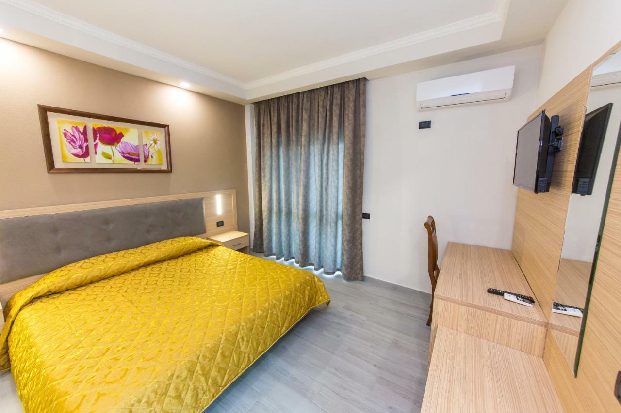 Western Star Hotel Durrës Zewnętrze zdjęcie