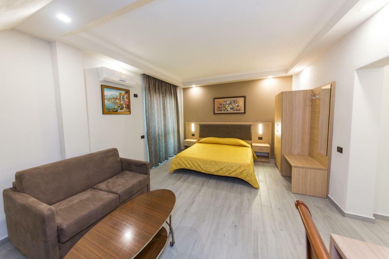 Western Star Hotel Durrës Zewnętrze zdjęcie